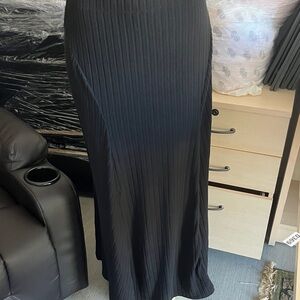 HALARA Black Pleated Maxi Skirt